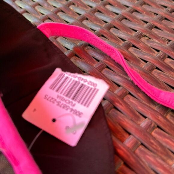 NWT-LOVEJ CROPPED TOP - Picture 4 of 5